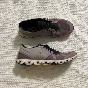 On cloud tennis shoes- Lilac